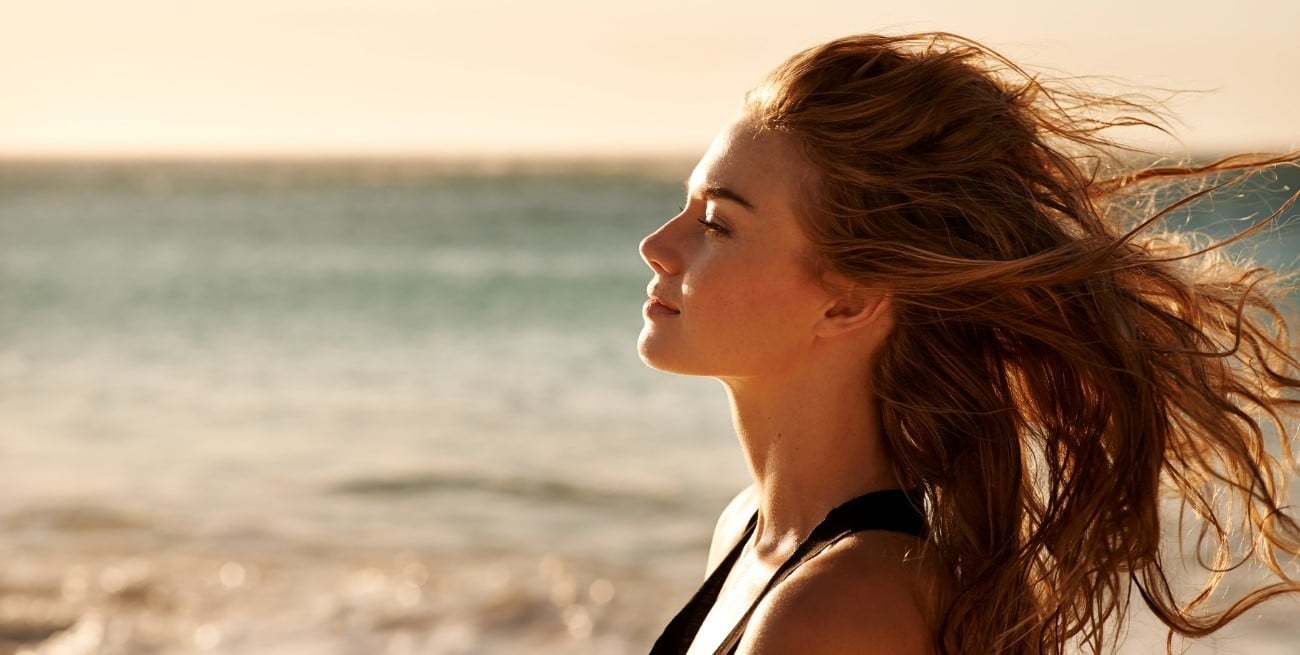 Cómo proteger el pelo del sol: claves para evitar el daño de la radiación UV en verano