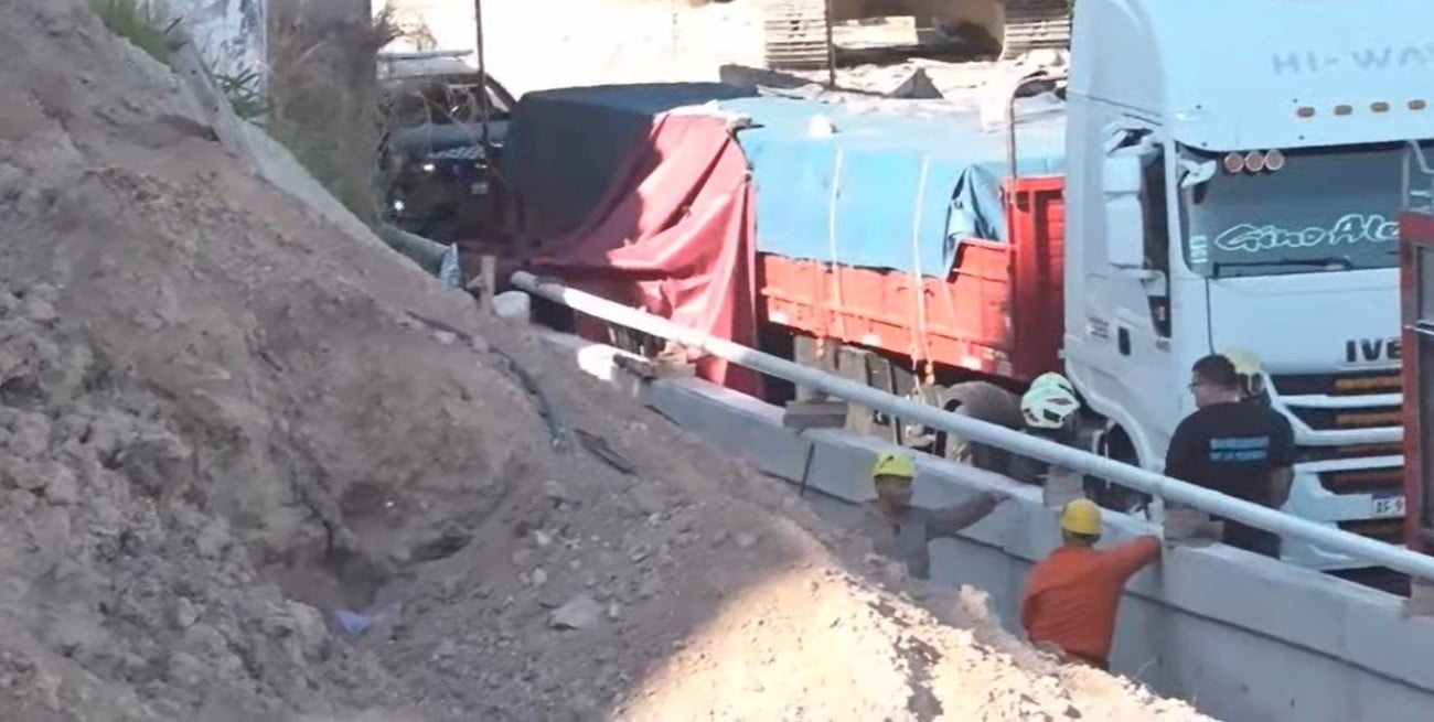 Choque fatal en la autopista Dellepiane: un motociclista murió y otro resultó herido