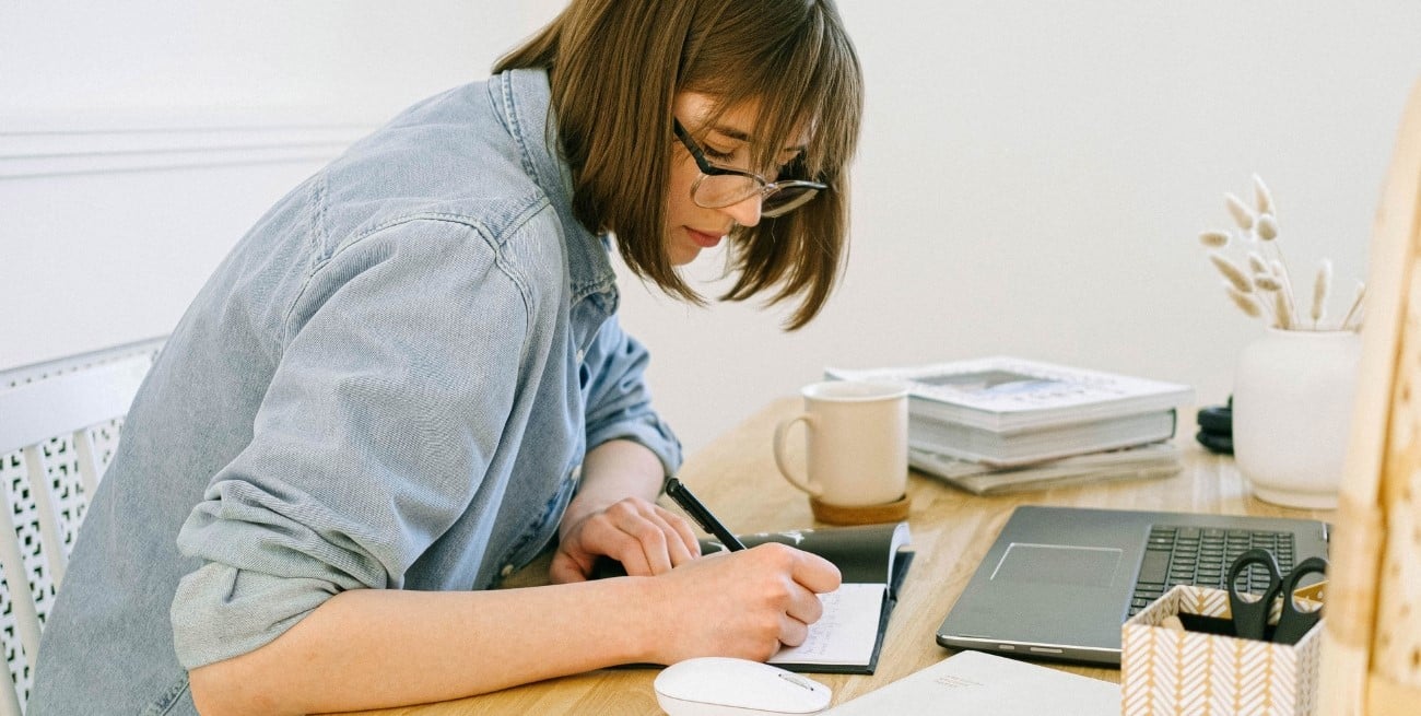 Qué revela la psicología sobre mezclar mayúsculas y minúsculas al escribir