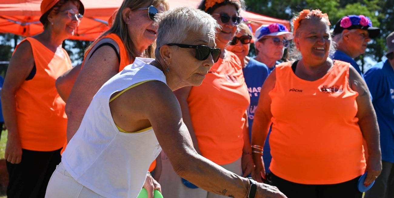 Multitudinaria jornada de integración para adultos mayores en Villa Gobernador Gálvez