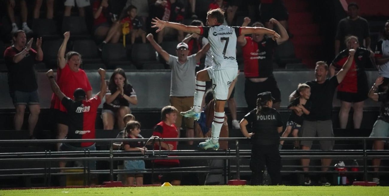 En fotos: así se vivió el debut de Colón en el Brigadier López