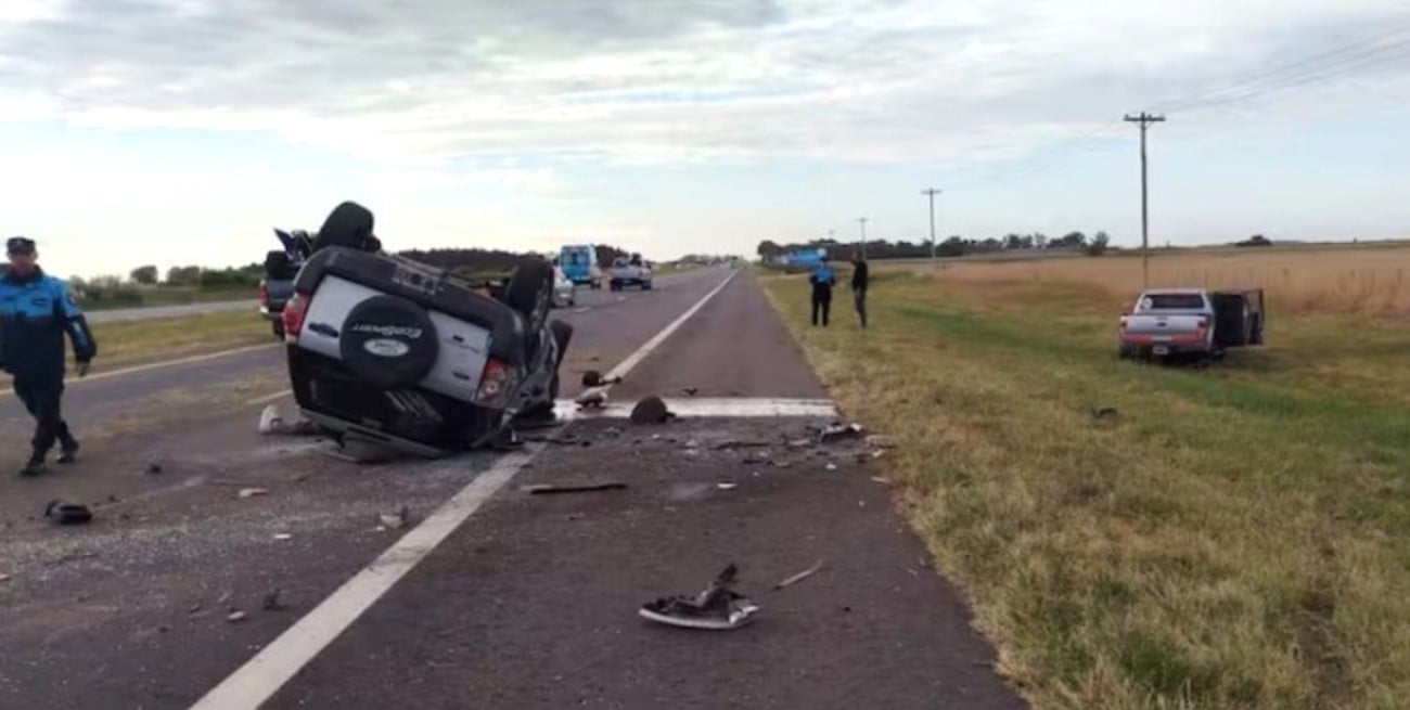 Choque frontal entre camionetas en la Ruta 2 dejó un joven fallecido