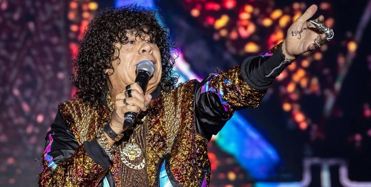 Video: la Mona Jiménez interrumpió varias veces su show por el calor agobiante en Córdoba