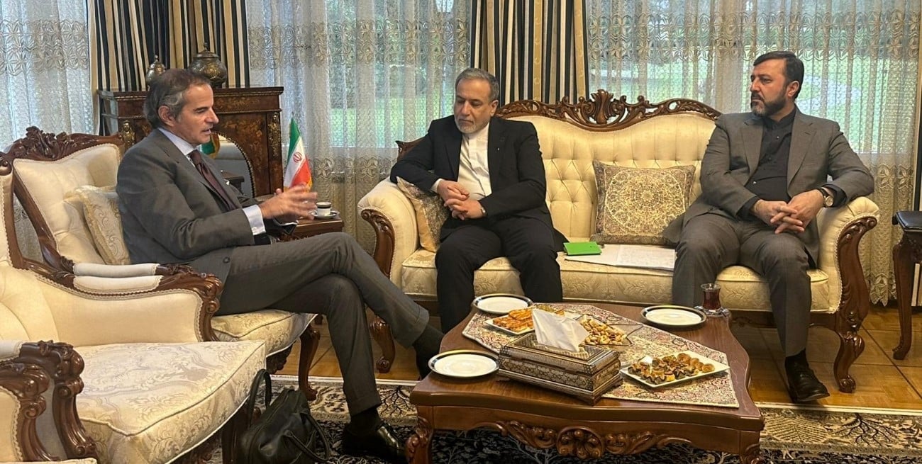 Grossi se reunió con el canciller de Irán en la previa a las negociaciones con Estados Unidos