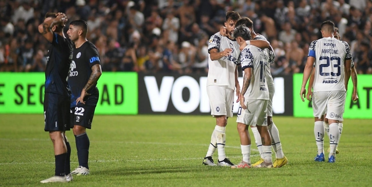 Sin fútbol por el paro: se suspendieron los partidos del jueves y postergarían la Recopa