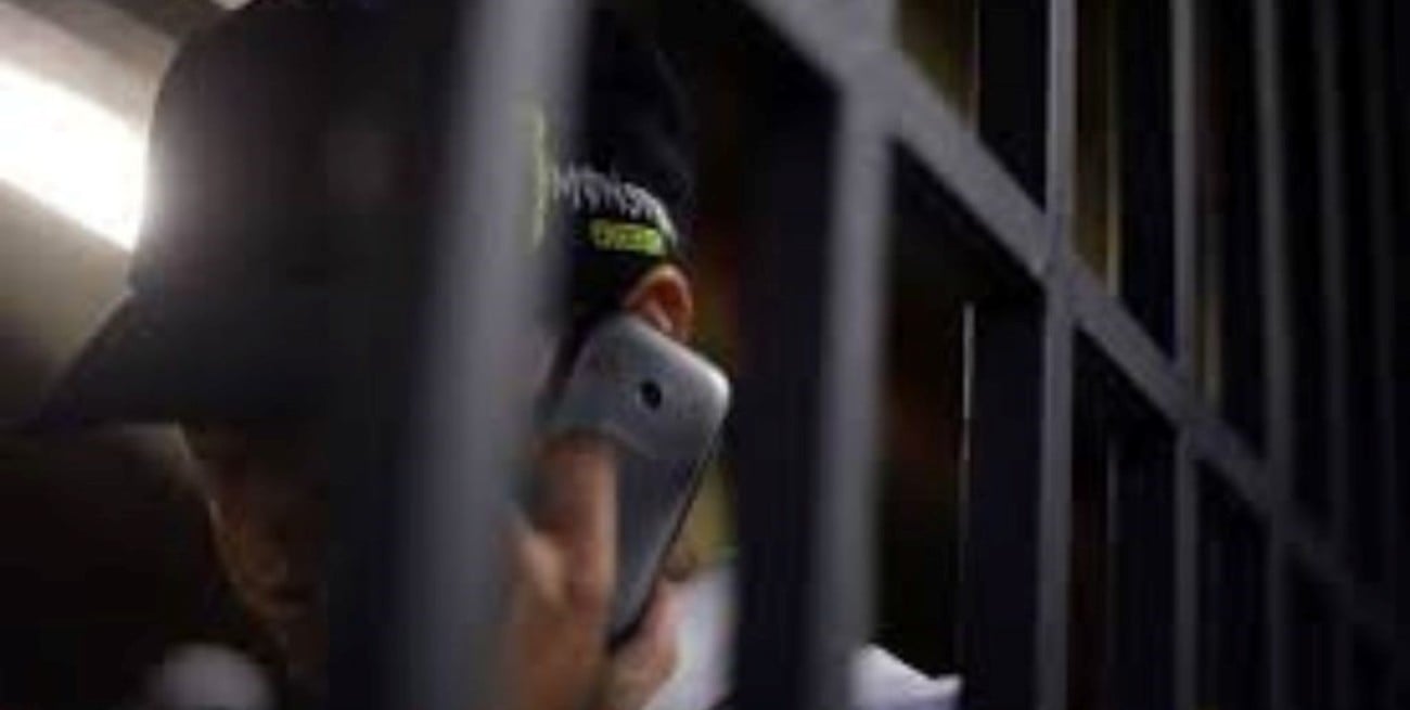 Video: el momento en que un vivo expuso el “modus operandi” de extorsión desde la cárcel
