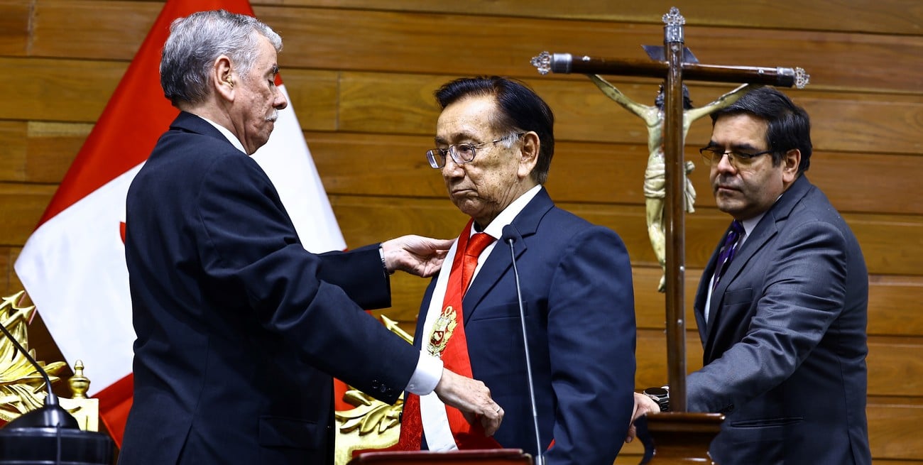 José María Balcázar fue elegido presidente interino de Perú tras la destitución de José Jeri