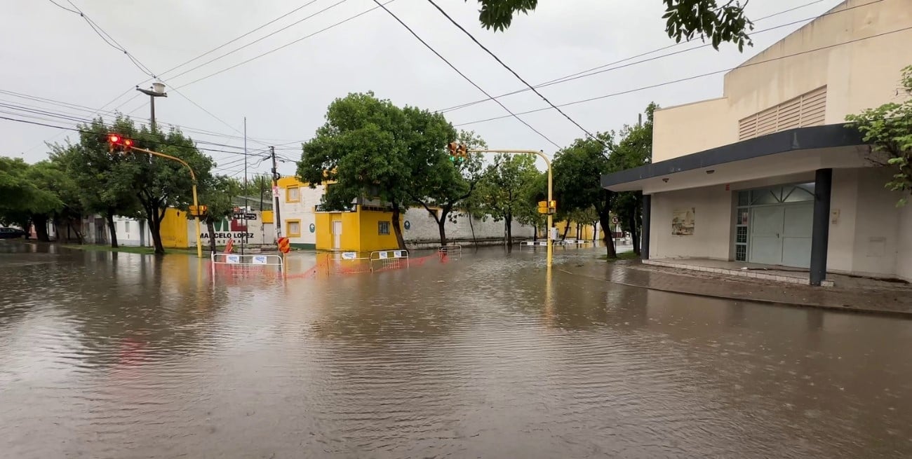 Por la fuerte lluvia del jueves, se inundó la Escuela Nuestra Señora de Fátima