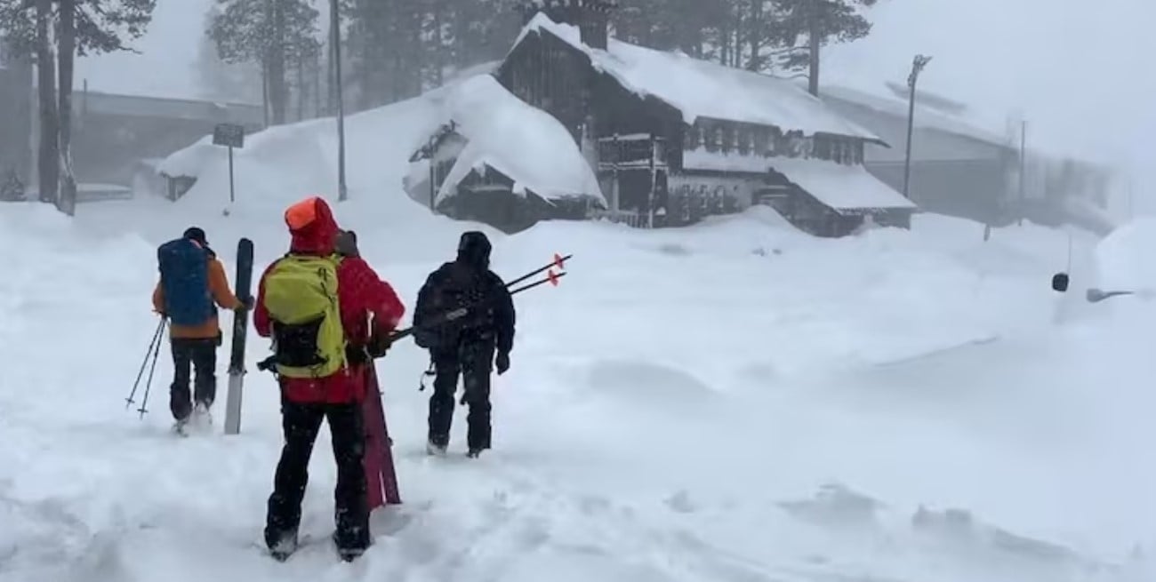California: una avalancha masiva mató a ocho esquiadores y hay un desaparecido