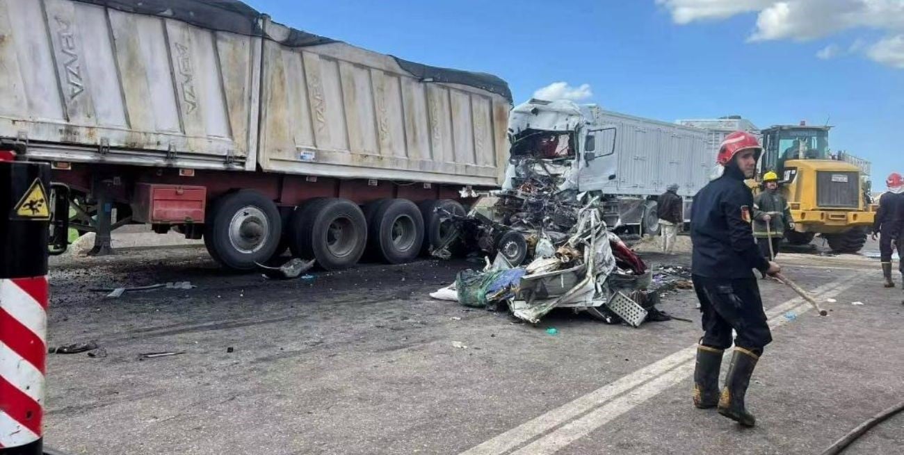Tragedia en Egipto: al menos 18 trabajadores murieron tras el choque entre un camión y una camioneta