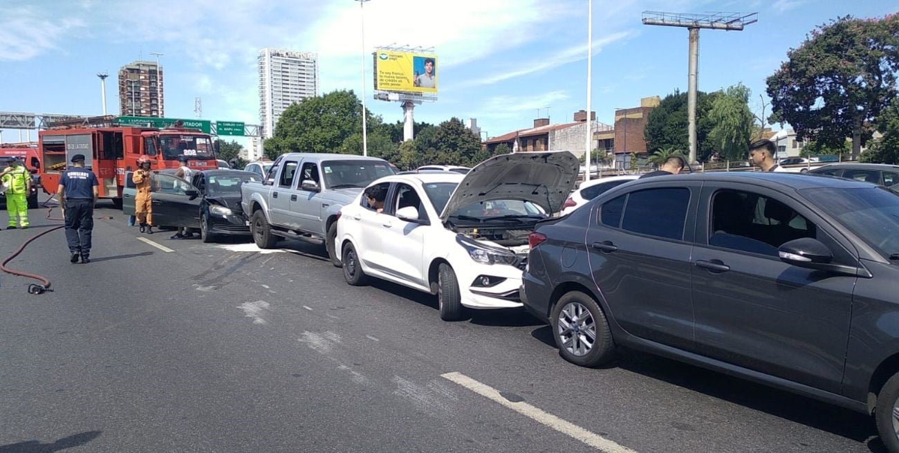 Choque múltiple en la General Paz: siete autos involucrados y 12 heridos