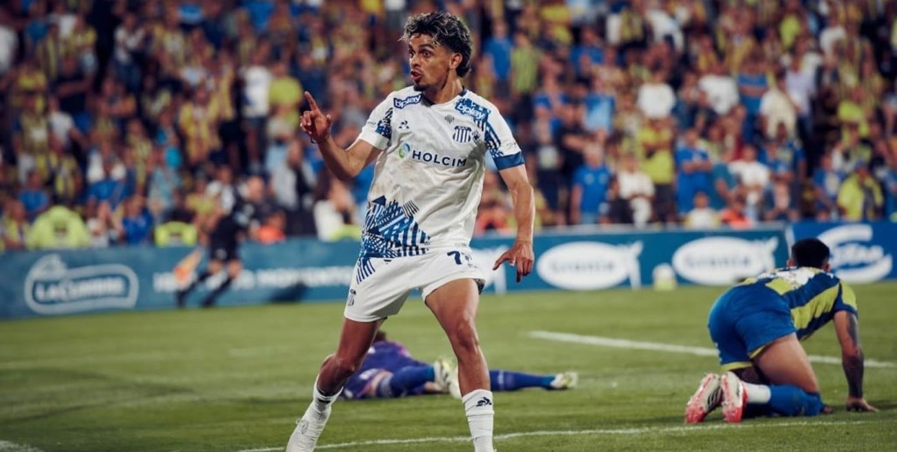 Talleres golpeó en Arroyito y se prende en la pelea de la Zona A