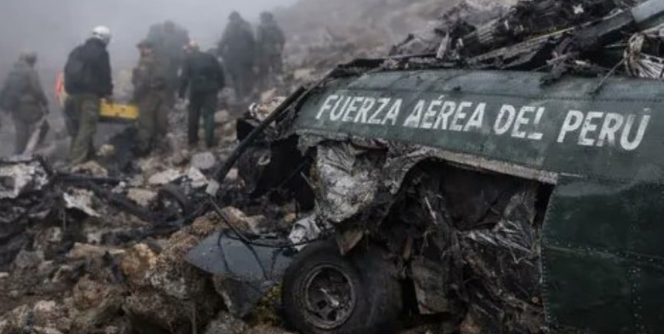 Murieron los 15 ocupantes de un helicóptero militar que cayó en Perú