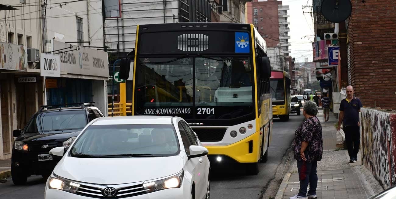 El municipio santafesino evalúa la suba del boleto de colectivos y busca ampliar el servicio