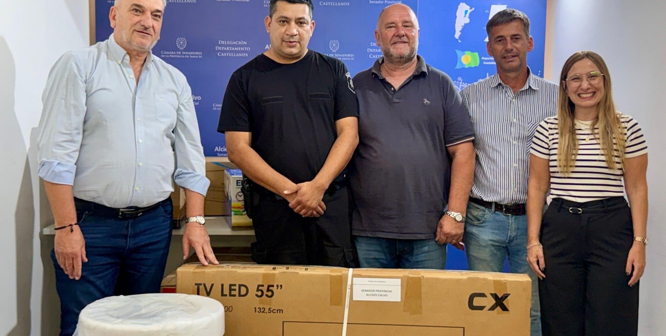 Seguridad territorial: Calvo articuló acciones y entregó equipamiento en la Subcomisaría 14
