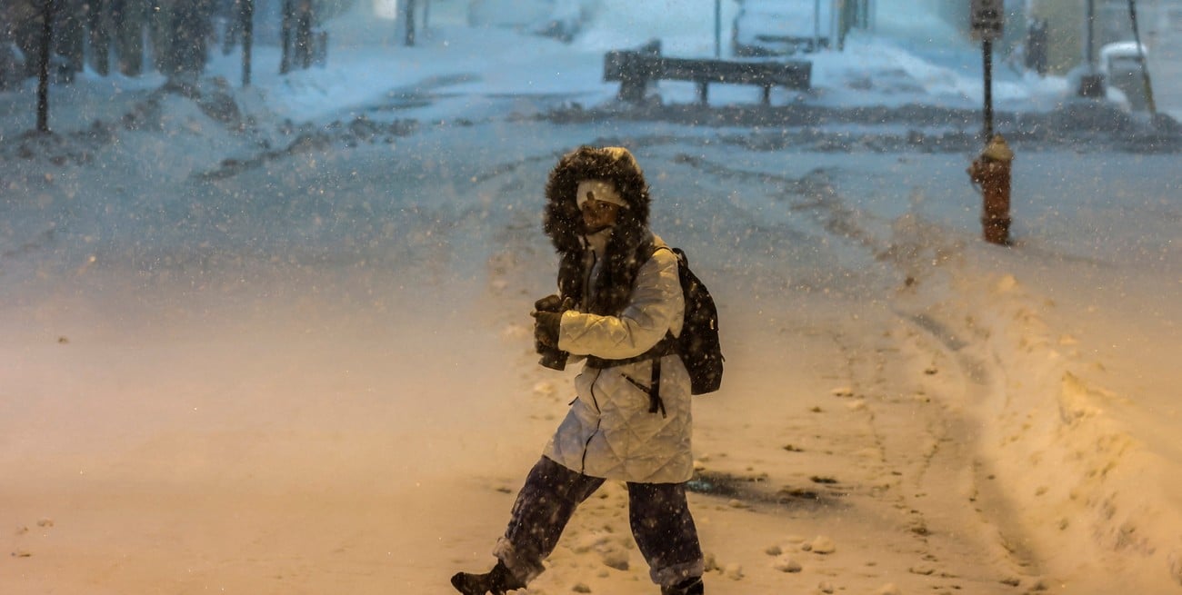 Nueva York bajo nieve: imágenes impactantes y las advertencias a la población