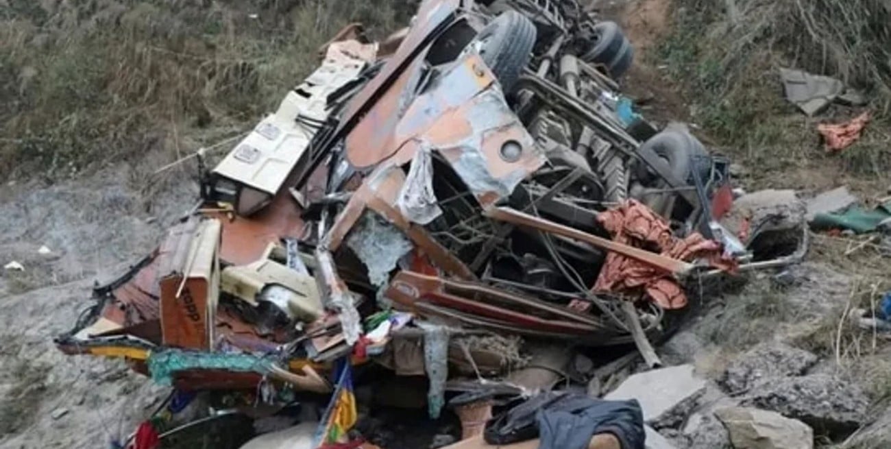 Nepal: un micro con 45 pasajeros cayó a un río y dejó 18 víctimas fatales