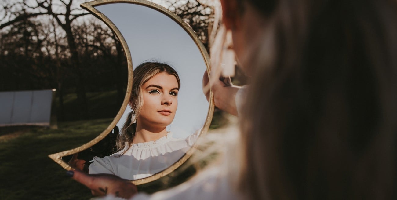 Ocho conductas habituales en mujeres que la psicología vincula con experiencias traumáticas