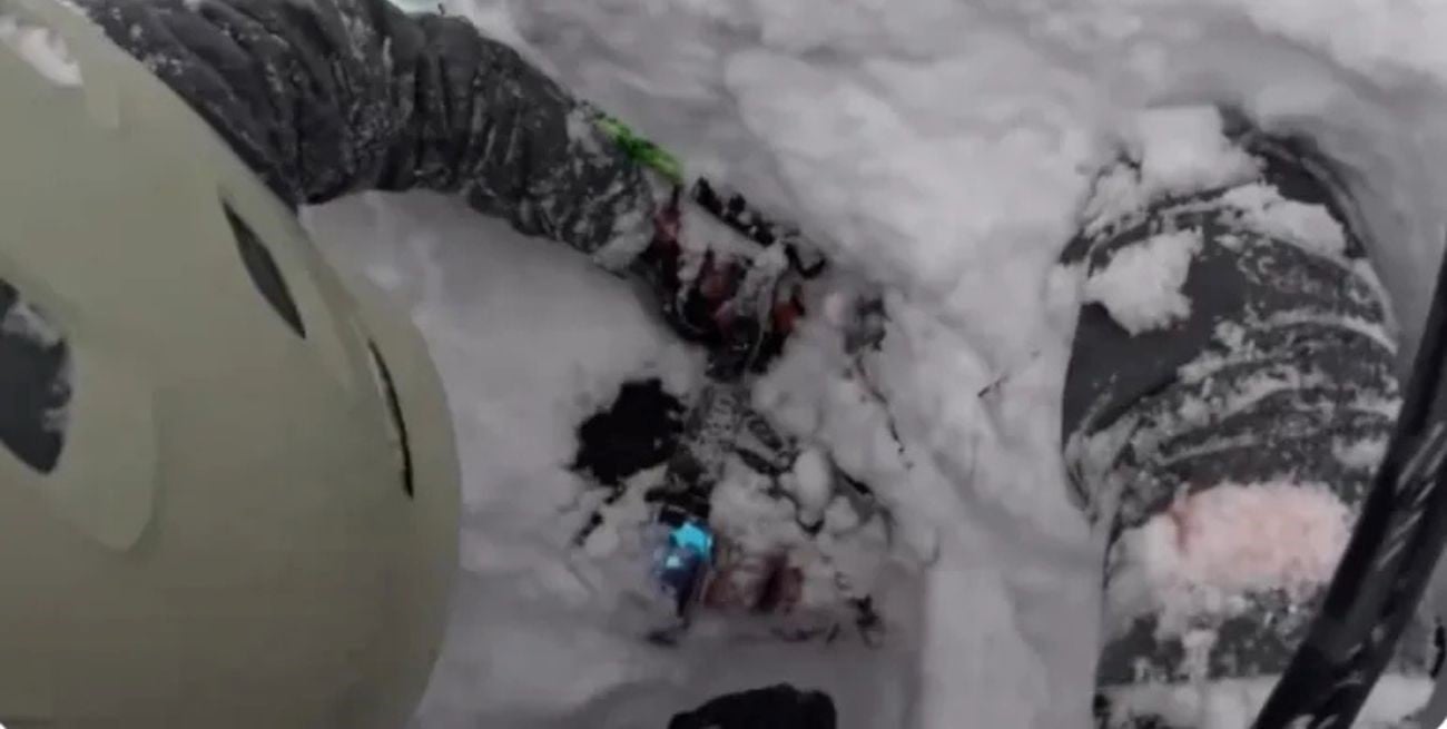 California: un esquiador quedó sepultado bajo un metro y medio de nieve y sobrevivió de milagro