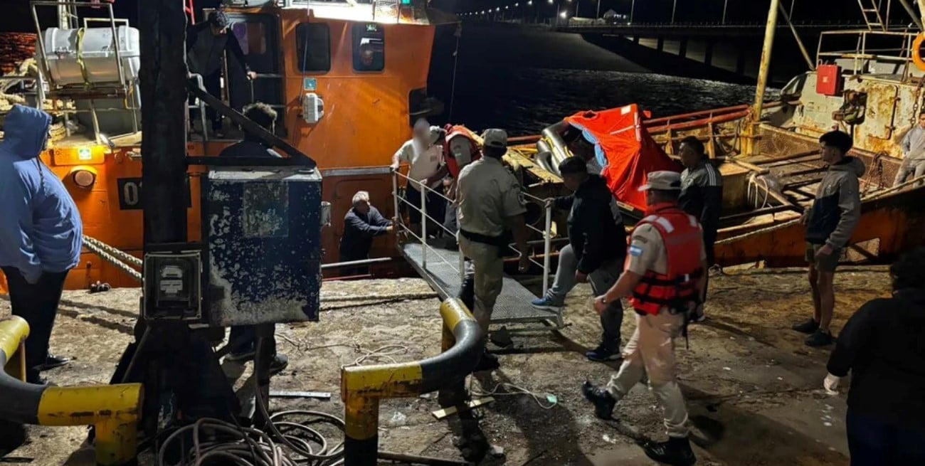 Río Negro: buscan a tripulante desaparecido tras hundimiento de buque pesquero