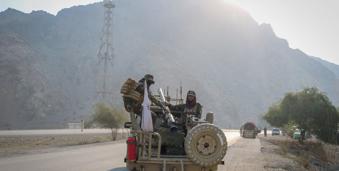 Pakistán inició una ofensiva militar tras choques en la frontera afgana