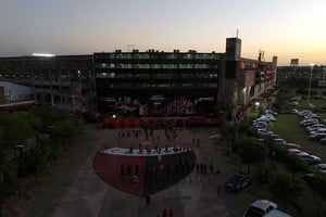 De local en el Cementerio de los Elefantes, Colón buscará quedar como único líder del grupo. Foto: Archivo / Fernando Nicola.