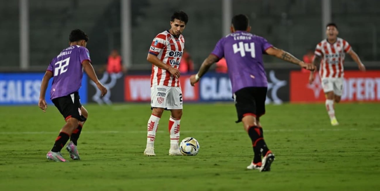 El "asistidor" Palacios jugó otro buen partido; Maizon se dobló el tobillo