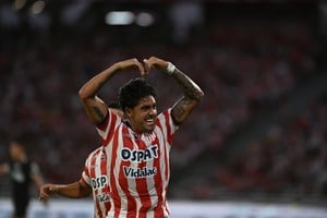 Tarragona y un festejo de gol que se ha convertido en costumbre para el delantero rojiblanco. Foto: Facundo Luque.