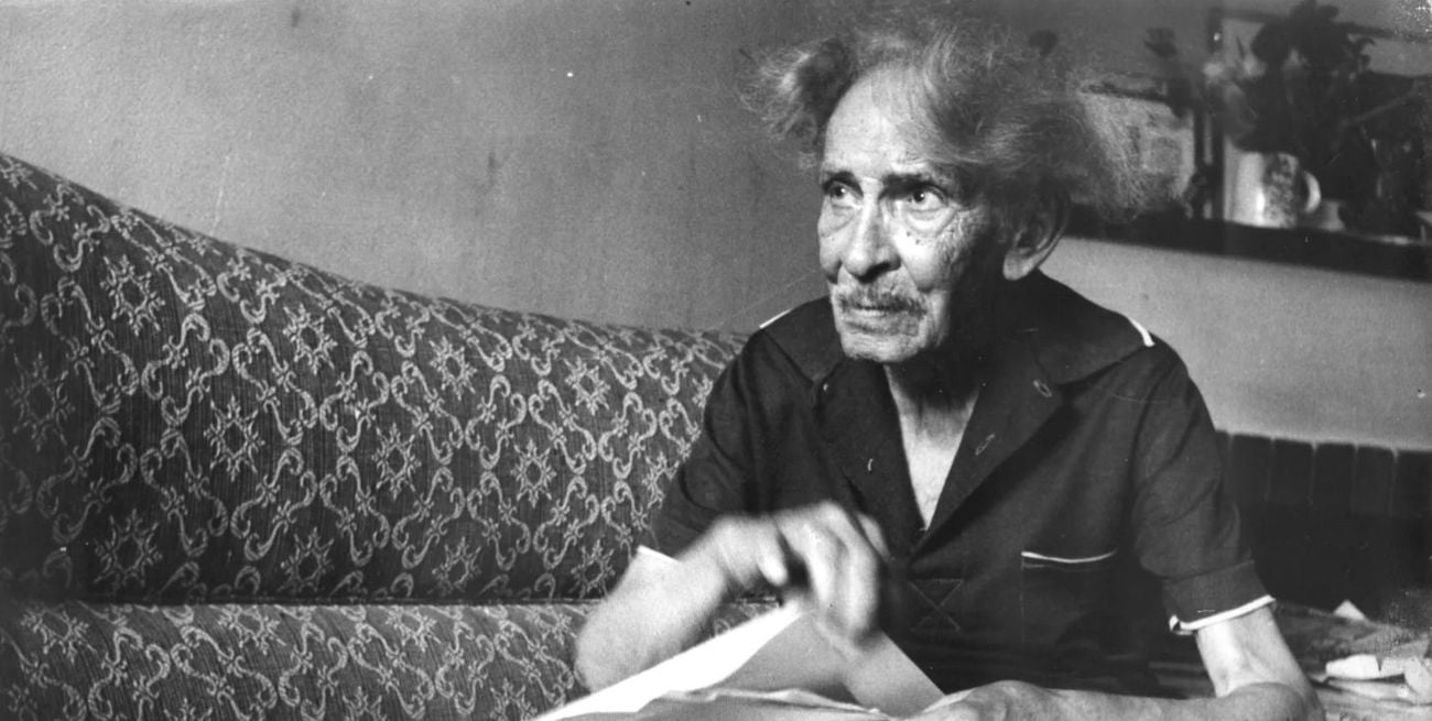 Entrar en el mundo de Juanele Ortiz: una experiencia única en la poesía argentina

