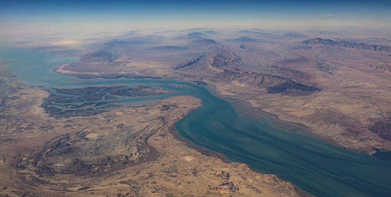 Irán cerró el Estrecho de Ormuz y amenazó con atacar a los barcos que intenten cruzar


