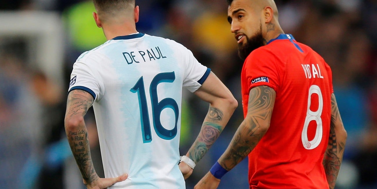 Vidal reavivó su pelea con De Paul tras Chile-Argentina: “Por canchero, lo tengo ahí”
