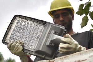 Comienza el recambio de luminarias de sodio a LED en toda la ciudad.