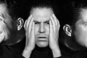 Contrario a la creencia popular, el TID tiene tratamiento. La terapia especializada en trauma no busca "eliminar" identidades, sino fomentar la comunicación y la colaboración entre ellas.