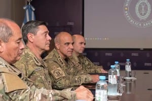 El ministro Presti participa en Miami de una reunión del Comando Sur con 15 países aliados. La encabezan Donovan y Hegseth, en plena escalada bélica en Medio Oriente.