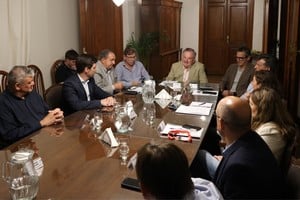 El oficialismo define pautas sobre régimen municipal.