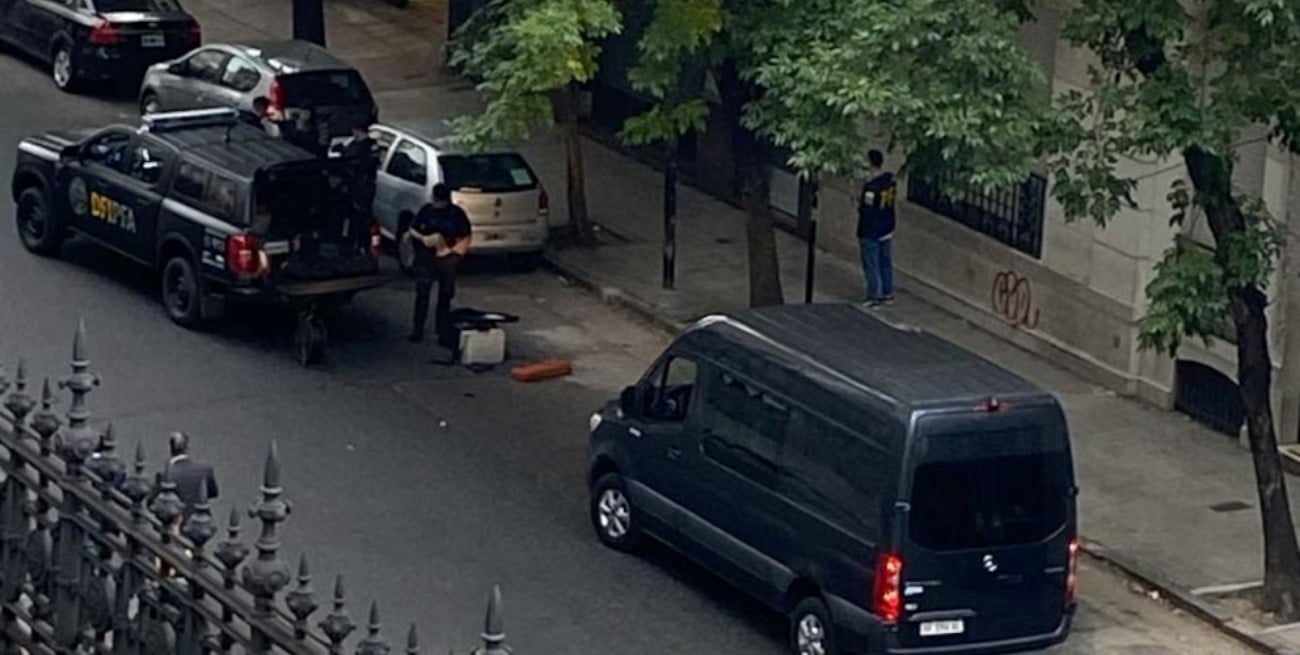 Video: activaron el protocolo por un paquete sospechoso frente al Congreso y descartaron riesgo