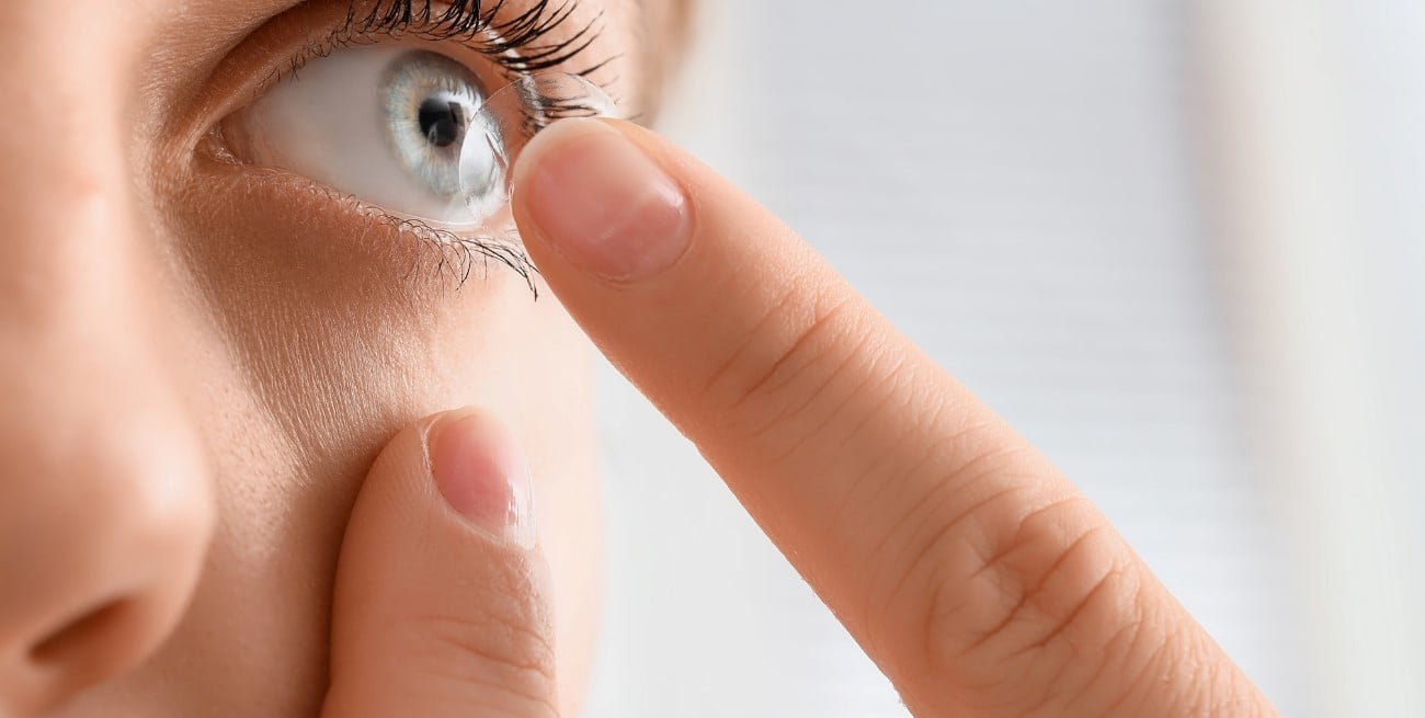 Se prohibió la venta y uso de una marca de lentes de contacto en todo el país