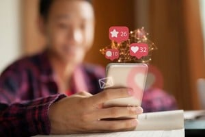 La normativa apunta directamente a las grandes plataformas globales. YouTube, TikTok, Facebook, Instagram, X (antes Twitter) y Roblox.