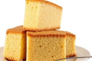 El bizcochuelo de naranja es una de las preparaciones más tradicionales de la repostería caser