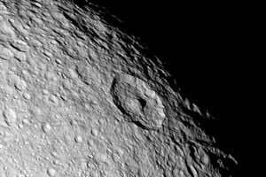 La NASA cambia el rumbo: prioridad total a una base permanente en la superficie lunar. Credito: REUTERS