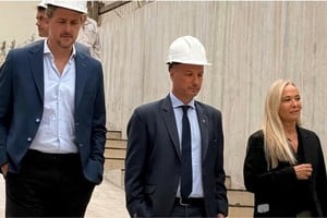 María Cecilia Vranicich, y el ministro de Obras Públicas de la provincia, Lisandro Enrico, recorrieron la obra del Centro de Justicia Penal que se construye en Venado Tuerto. Crédito: MPA