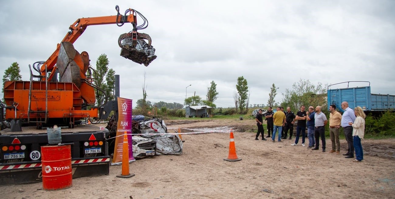 Oliveros: comienza un nuevo operativo de compactación de vehículos incautados