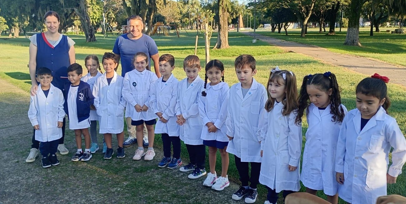 Alumnos plantaron árboles en Plaza San Martín para iniciar el ciclo lectivo en San Agustín
