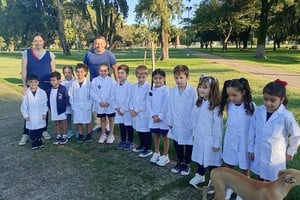 La plantación también tiene un fuerte componente educativo, ya que promueve desde edades tempranas la conciencia ambiental y el respeto por la naturaleza.