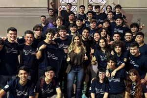 Diez brindó su apoyo a los estudiantes en la Facultad de Ciencias Exactas, Ingeniería y Agrimensura de Rosario.