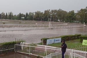 El hipódromo de Mendoza bajo el agua