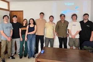 Estudiantes de la sede Rosario y Santa Fe trabajaron juntos en el proyecto de diseño de una embarcación para la empresa Volan??s Boats.