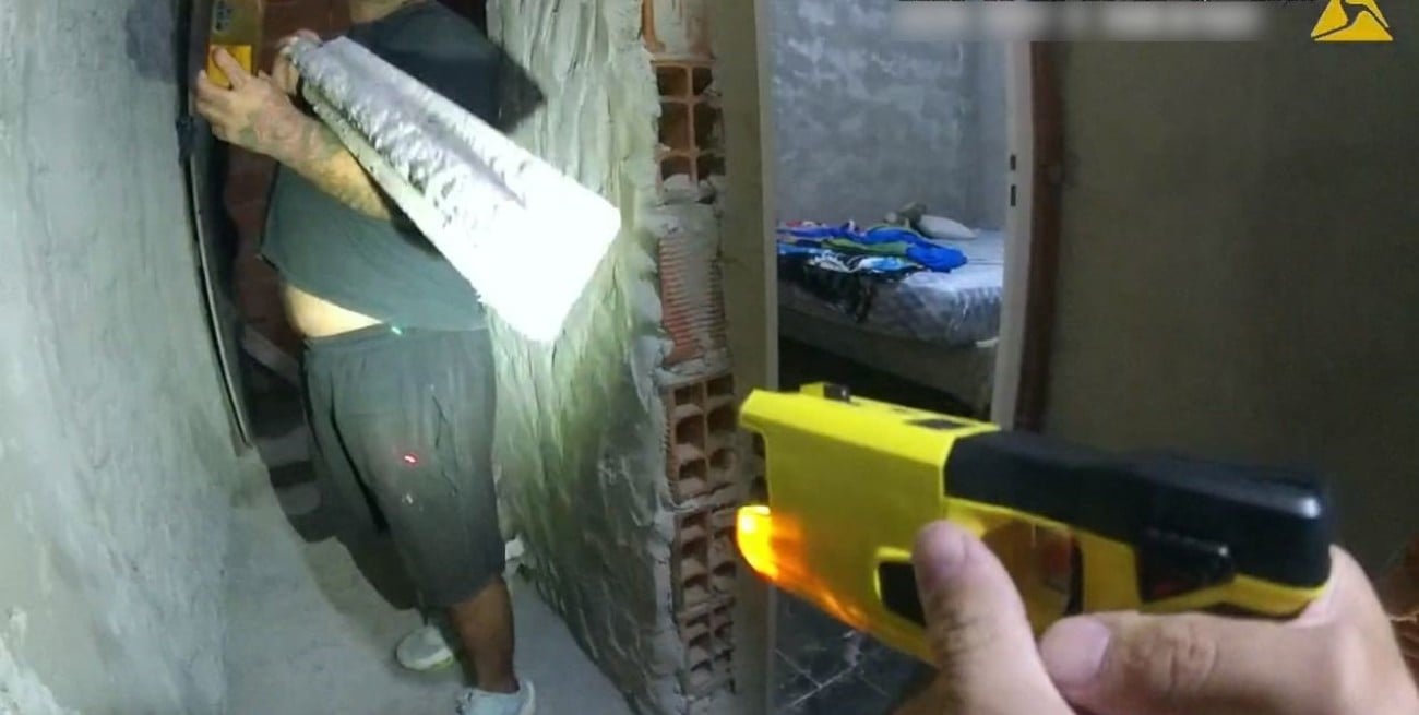 Rosario: efectivos utilizaron pistola Taser para neutralizar agresor en un caso de violencia de género