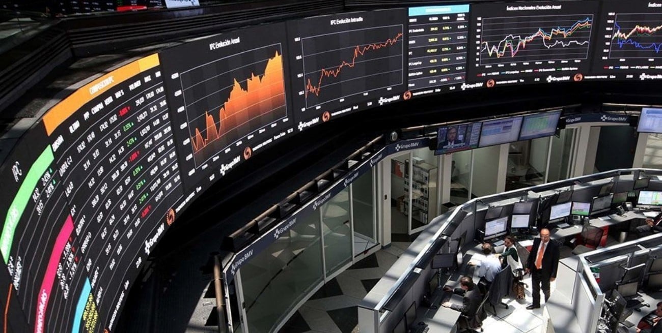 El dólar sube y el petróleo se acerca a US$120 por la guerra en Medio Oriente