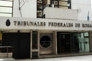 En Santa Fe, de los 11 juzgados bajo la órbita de la Cámara Federal de Apelaciones de Rosario, 6 están actualmente sin magistrado titular: los dos de esta capital (actualmente atendidos por el juez de Reconquista Aldo Alurralde, que en noviembre asumirá en la Corte Santafesina), dos de Rosario, el de Rafaela y uno de San Nicolás, que cae dentro de la misma jurisdicción.